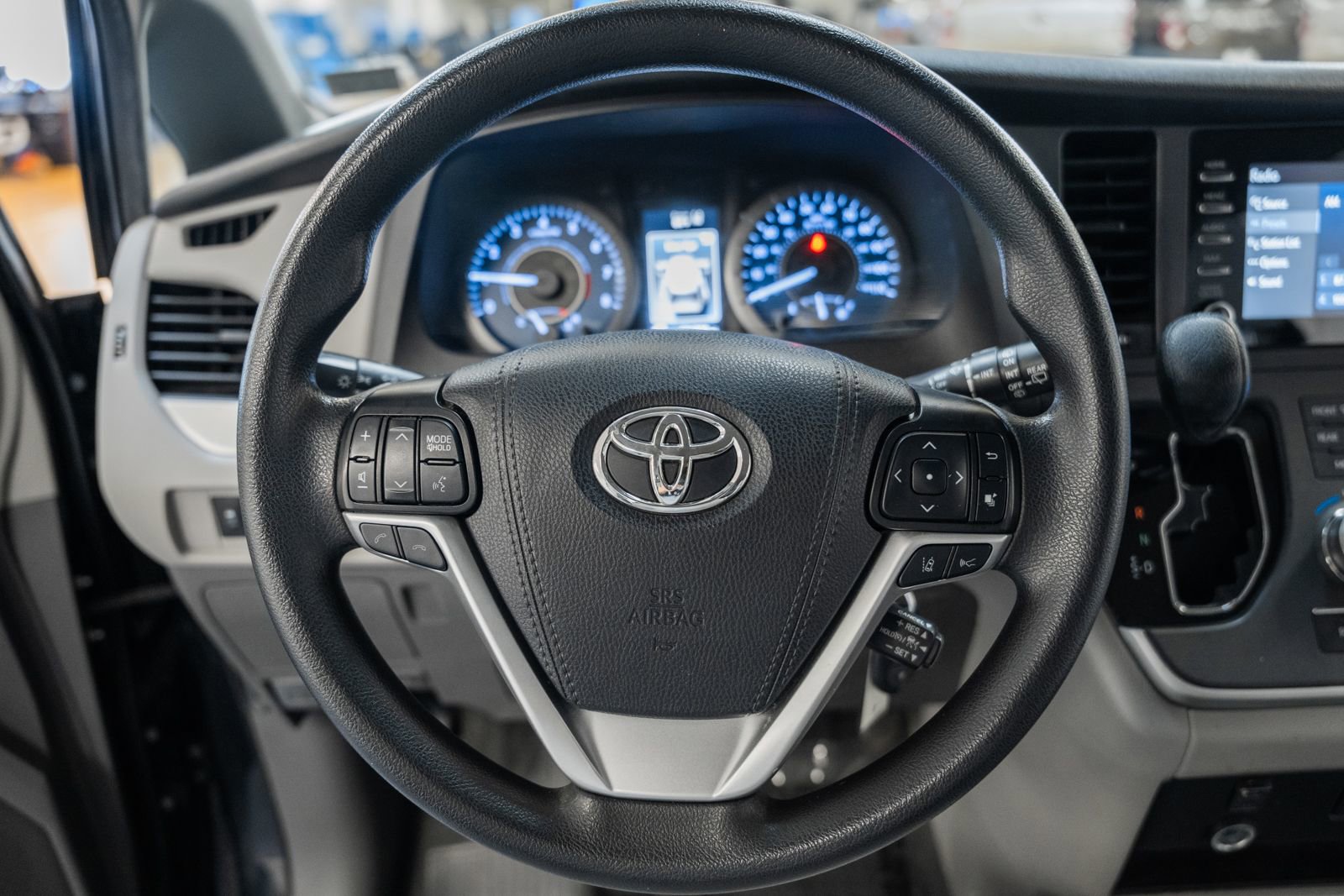 Used 2020 Toyota Sienna L image 27