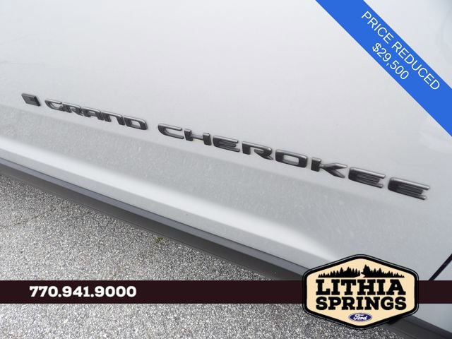 Used 2023 Jeep Grand Cherokee Altitude AWD/4WD image 11