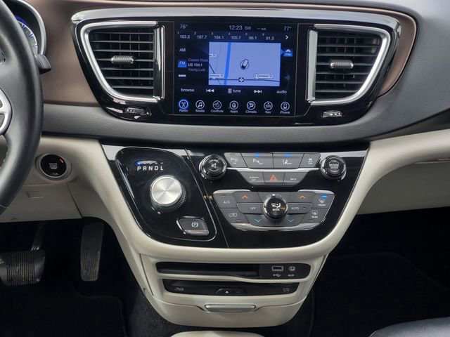 Used 2017 Chrysler Pacifica Touring-L Plus w/ Advanced Safetytec Group image 25