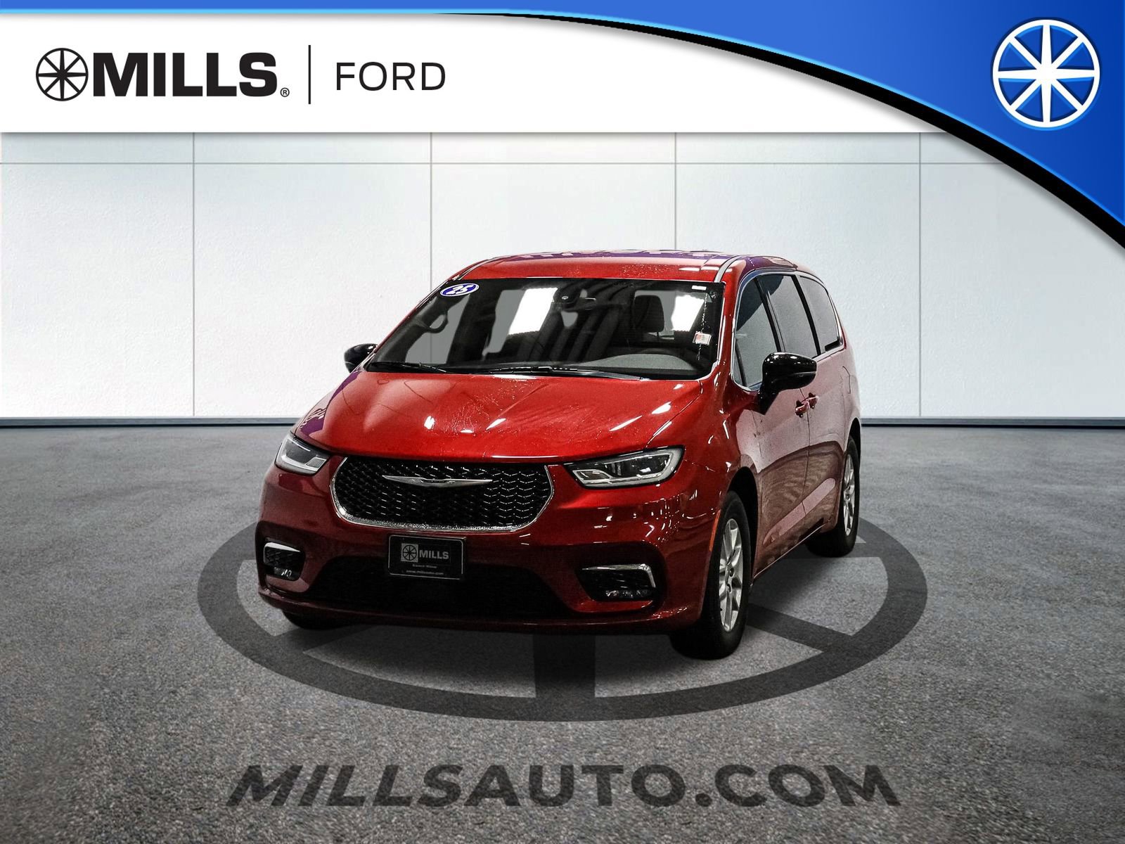 Used 2025 Chrysler Pacifica Select