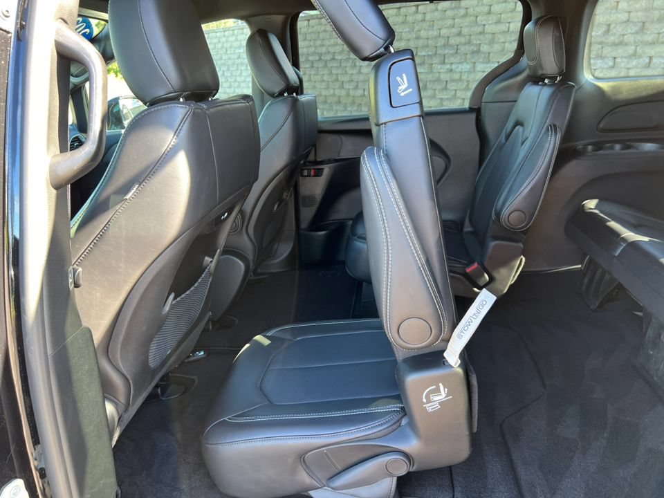 Used 2026 Chrysler Pacifica Select FWD image 5