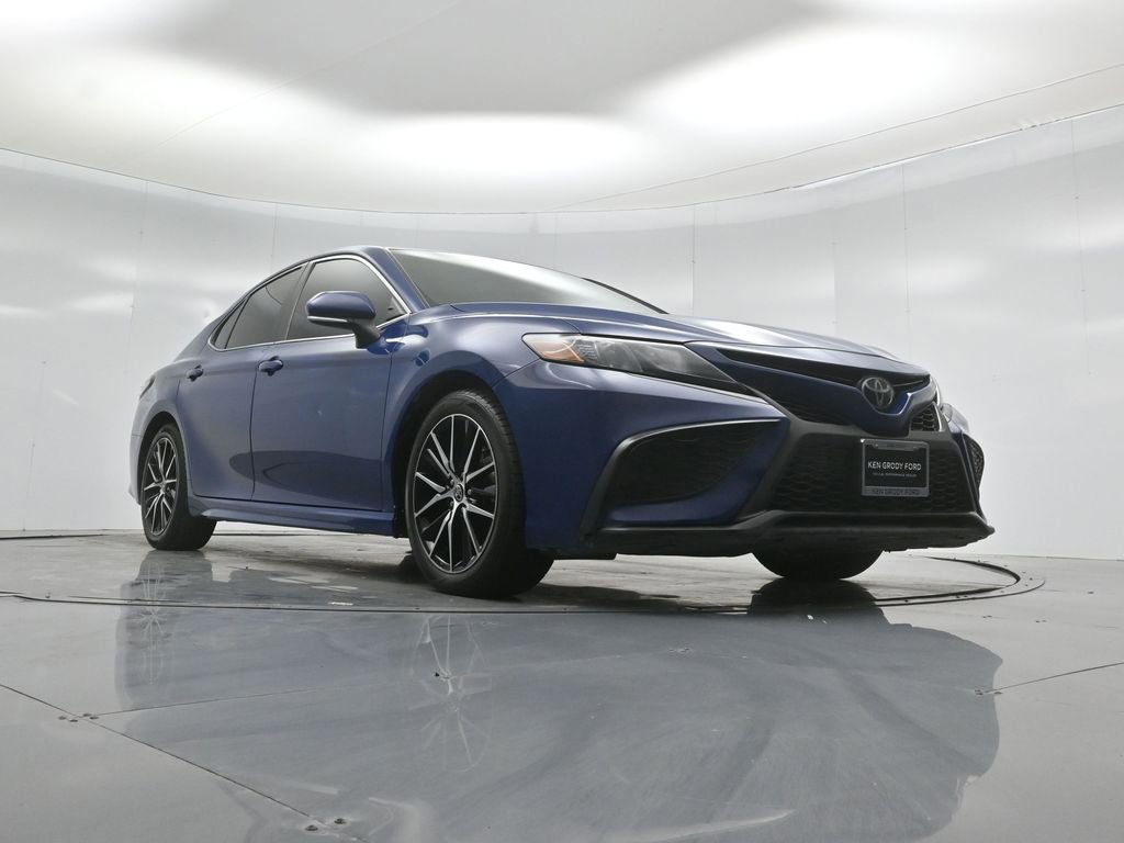 Used 2023 Toyota Camry SE w/ Cold Weather Package image 42