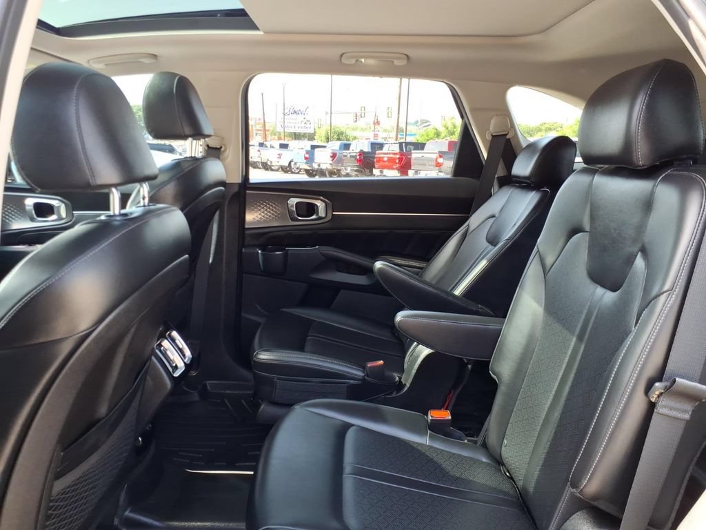 Used 2023 Kia Sorento SX AWD/4WD image 14