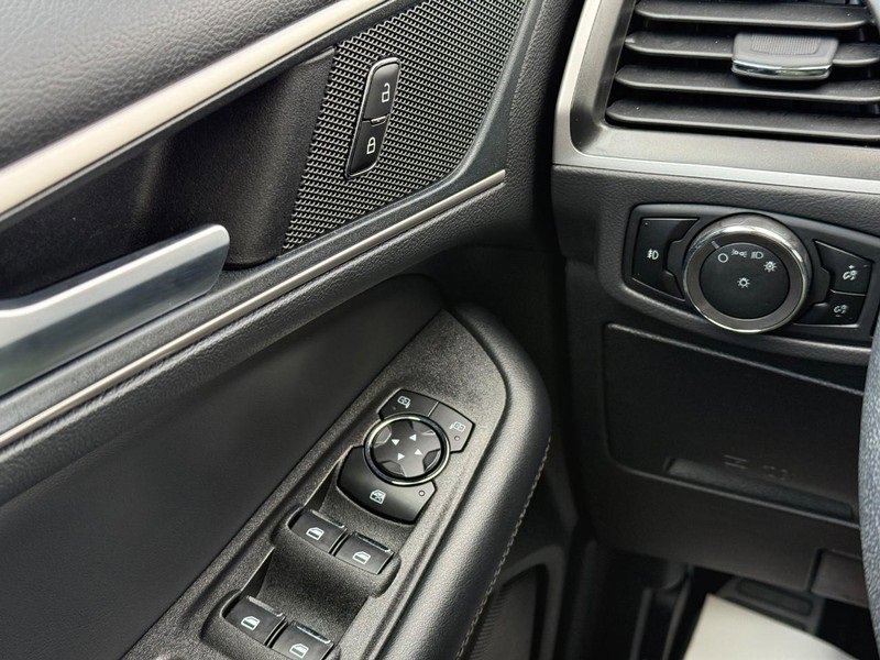 Certified 2024 Ford Edge SEL w/ Convenience Package image 20