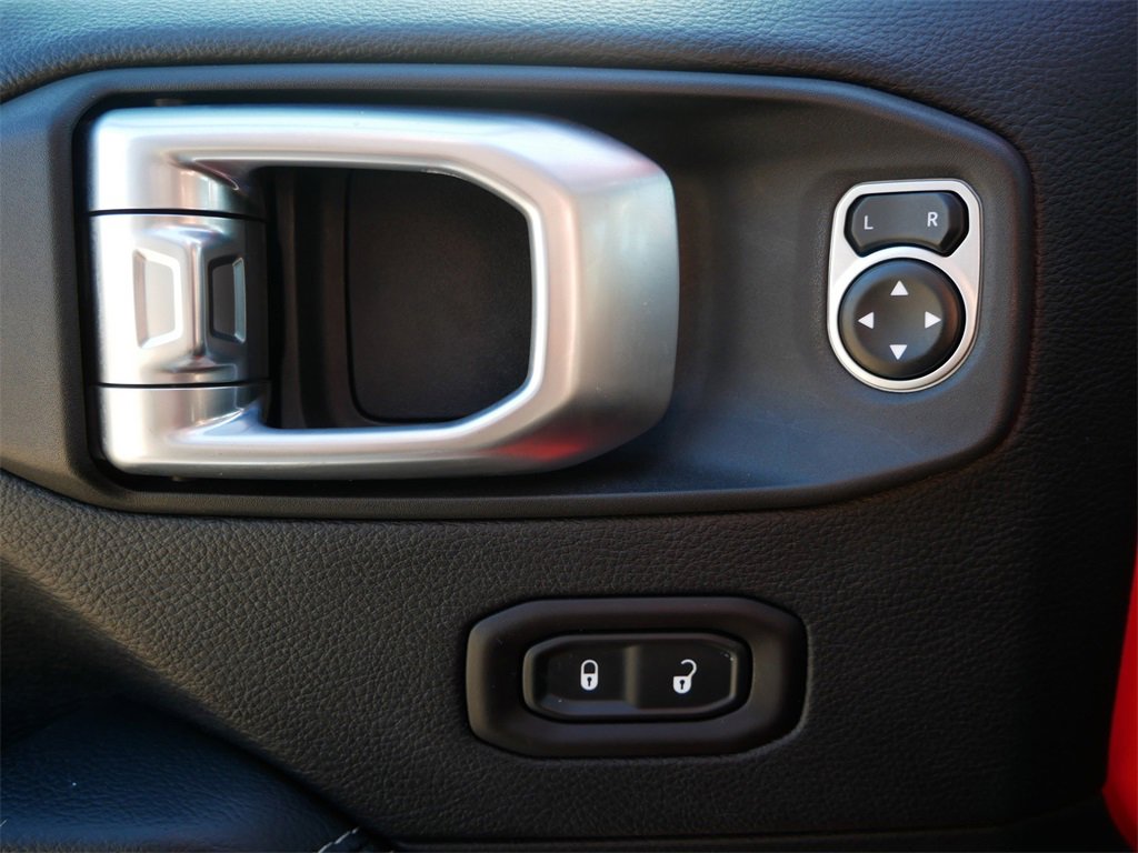 Used 2018 Jeep Wrangler Unlimited Sahara image 16