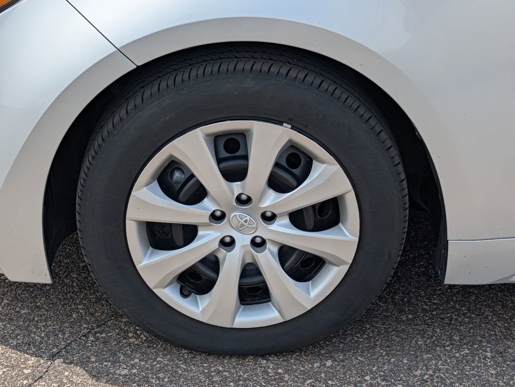 Used 2025 Toyota Corolla LE image 8