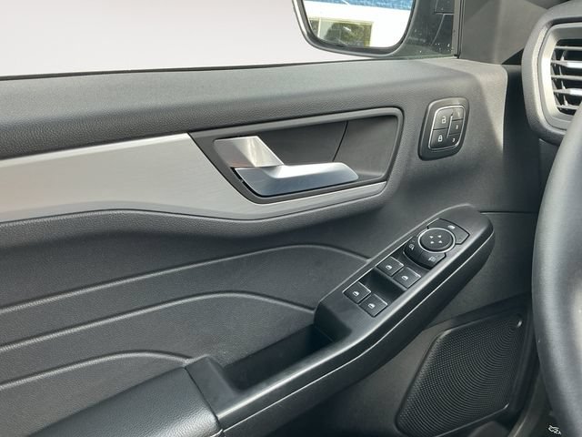 Certified 2025 Ford Escape Platinum AWD/4WD image 10