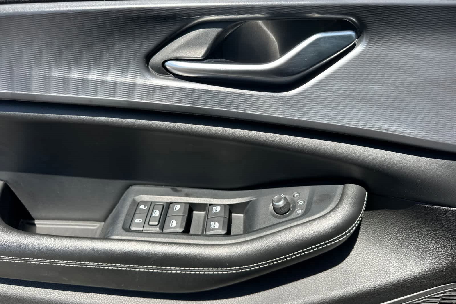 Used 2023 Jeep Grand Cherokee Altitude image 13