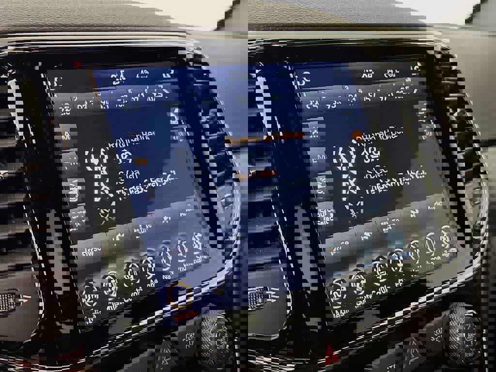 Used 2020 Jeep Grand Cherokee Altitude image 19