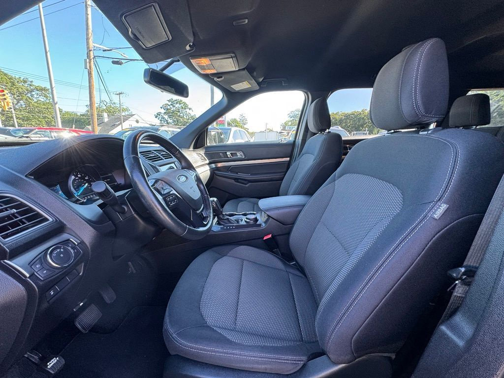 Certified 2018 Ford Explorer XLT w/ Equipment Group 201A AWD/4WD image 15