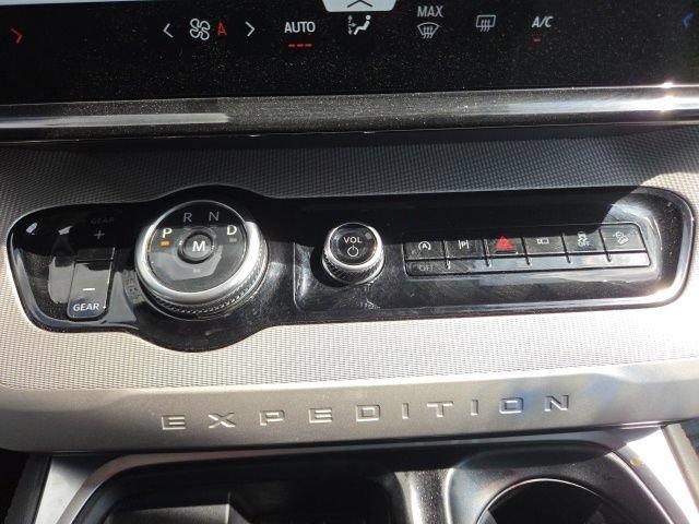 Certified 2025 Ford Expedition Active AWD/4WD image 36