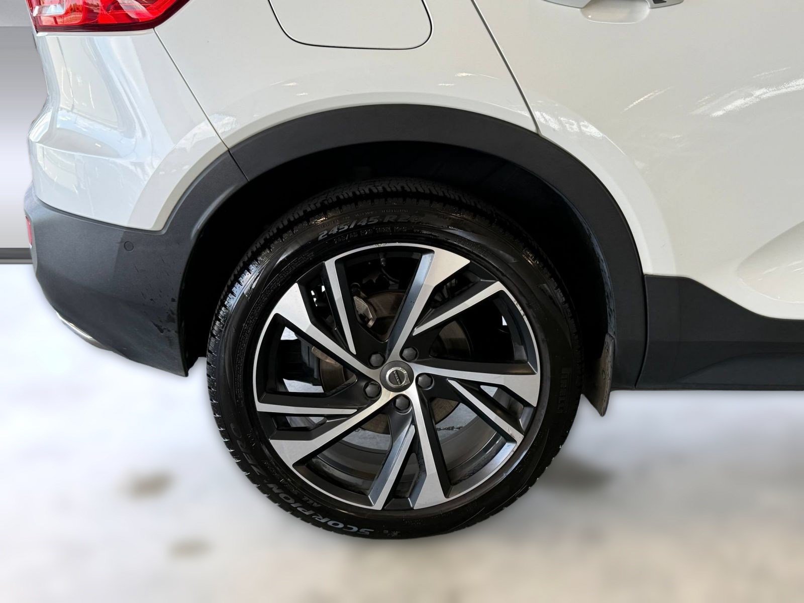 Used 2020 Volvo XC40 T5 R-Design w/ Protection Package Premier AWD/4WD image 13