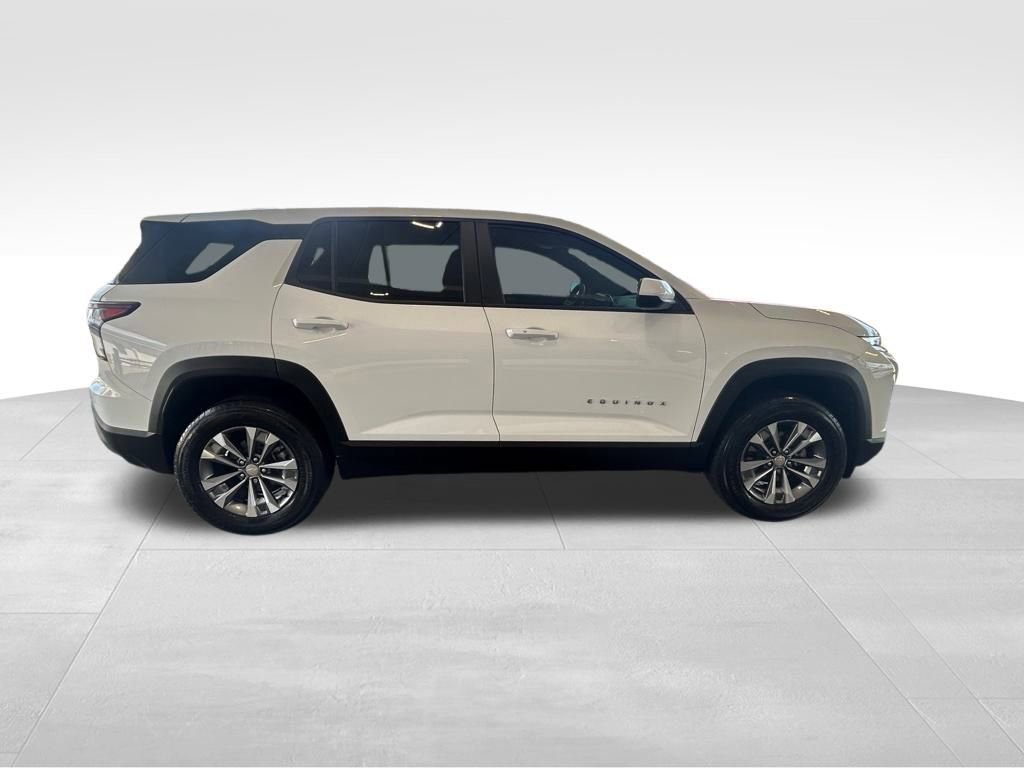 Used 2025 Chevrolet Equinox LT image 2