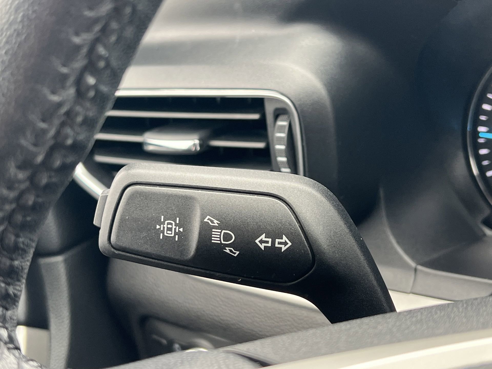 Certified 2022 Ford Explorer XLT w/ Equipment Group 202A image 14