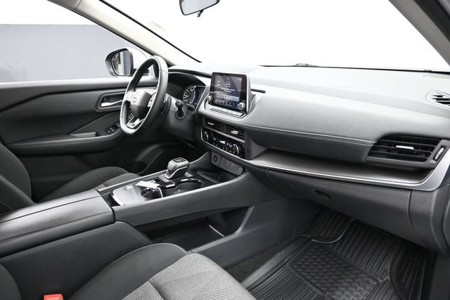 Used 2025 Nissan Rogue SV FWD image 28