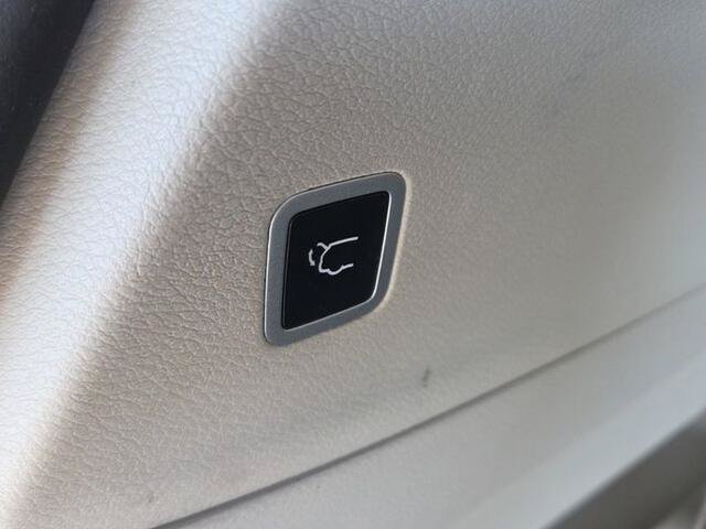 Used 2023 Chrysler Pacifica Touring-L FWD image 14