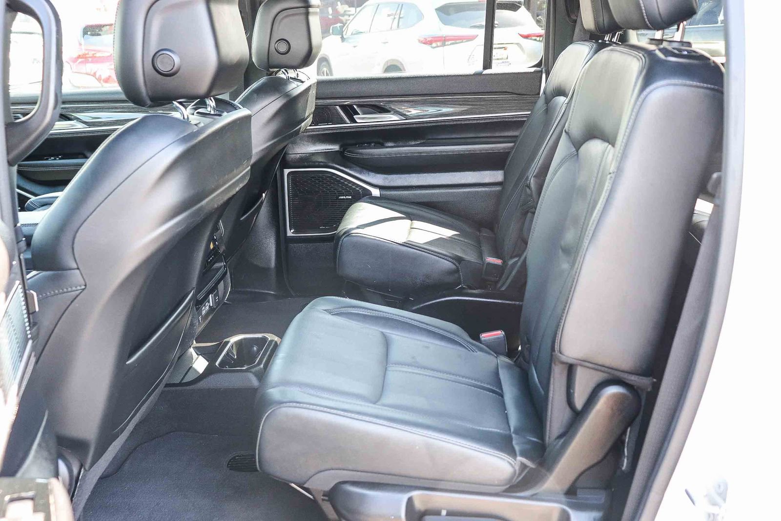 Used 2022 Jeep Wagoneer Series III w/ Flexible Seating Group AWD/4WD image 17