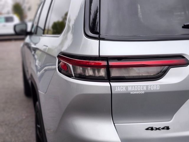 Used 2023 Jeep Grand Cherokee L Altitude AWD/4WD image 9