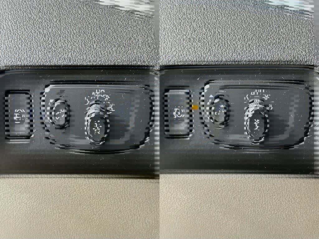 Used 2021 Buick Enclave Essence image 27