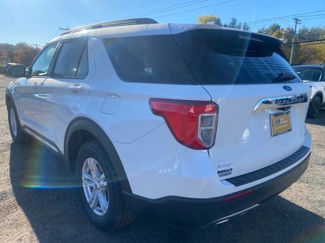 Certified 2022 Ford Explorer XLT w/ Equipment Group 202A image 3