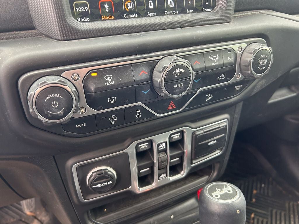 Used 2018 Jeep Wrangler Unlimited Sahara AWD/4WD image 21