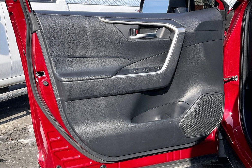 Used 2022 Toyota RAV4 XLE image 21