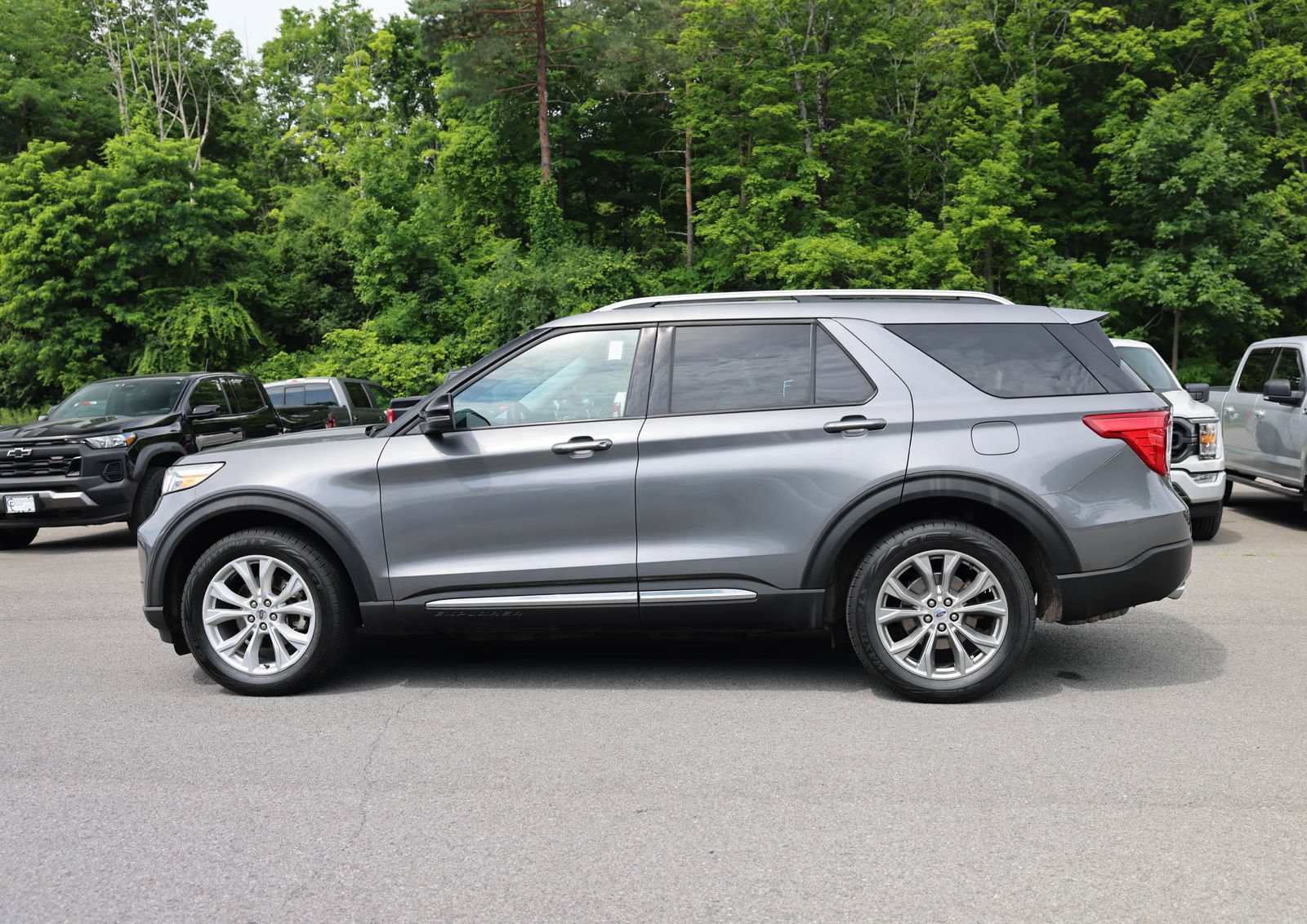 Certified 2023 Ford Explorer Limited w/ Limited Technology Package AWD/4WD image 8