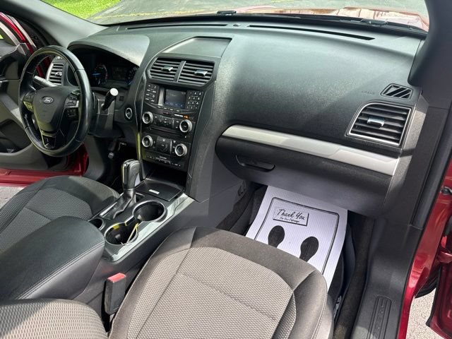 Certified 2017 Ford Explorer XLT FWD image 17