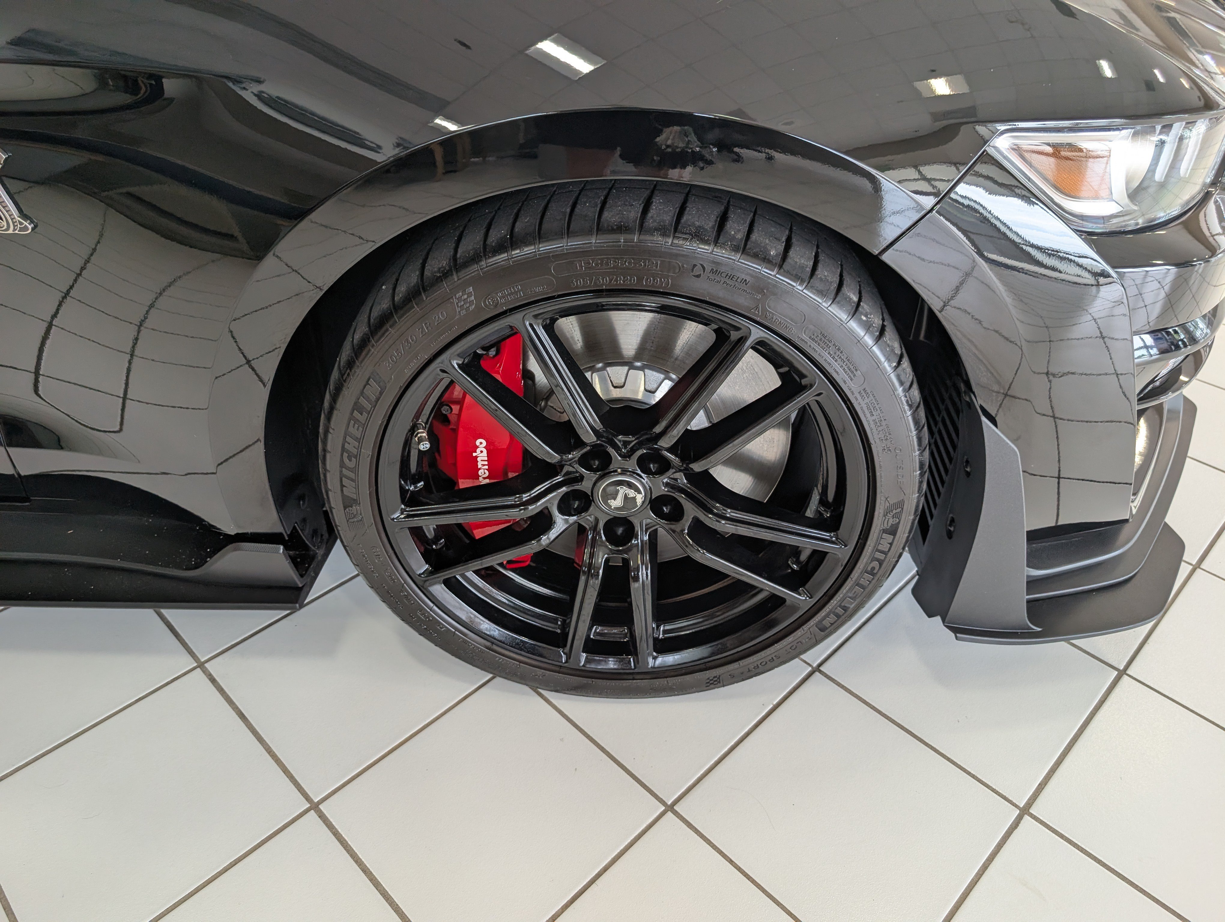 Certified 2021 Ford Mustang Shelby GT500 w/ Technology Package RWD image 9