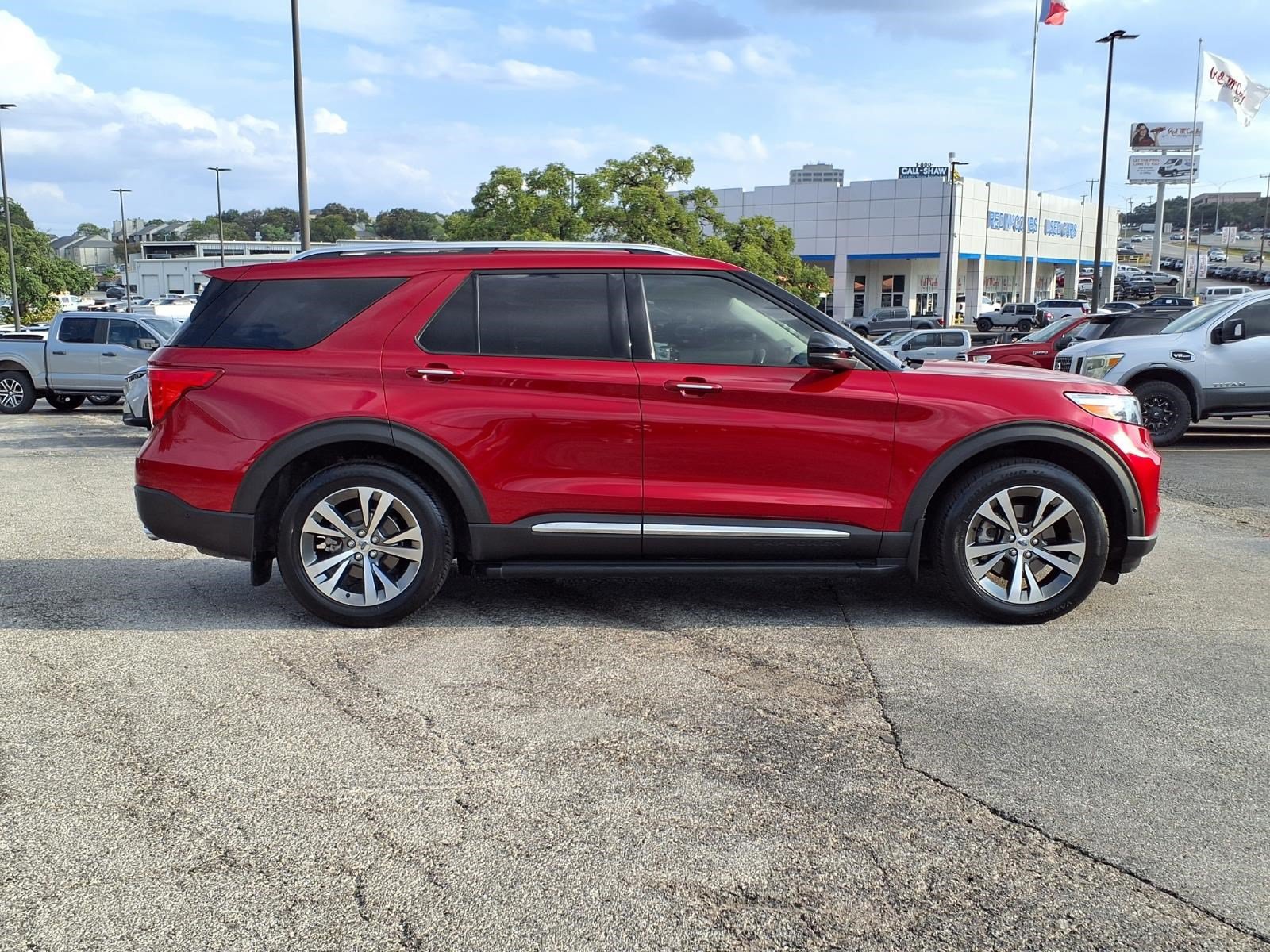 Certified 2020 Ford Explorer Platinum w/ Premium Technology Package AWD/4WD image 5