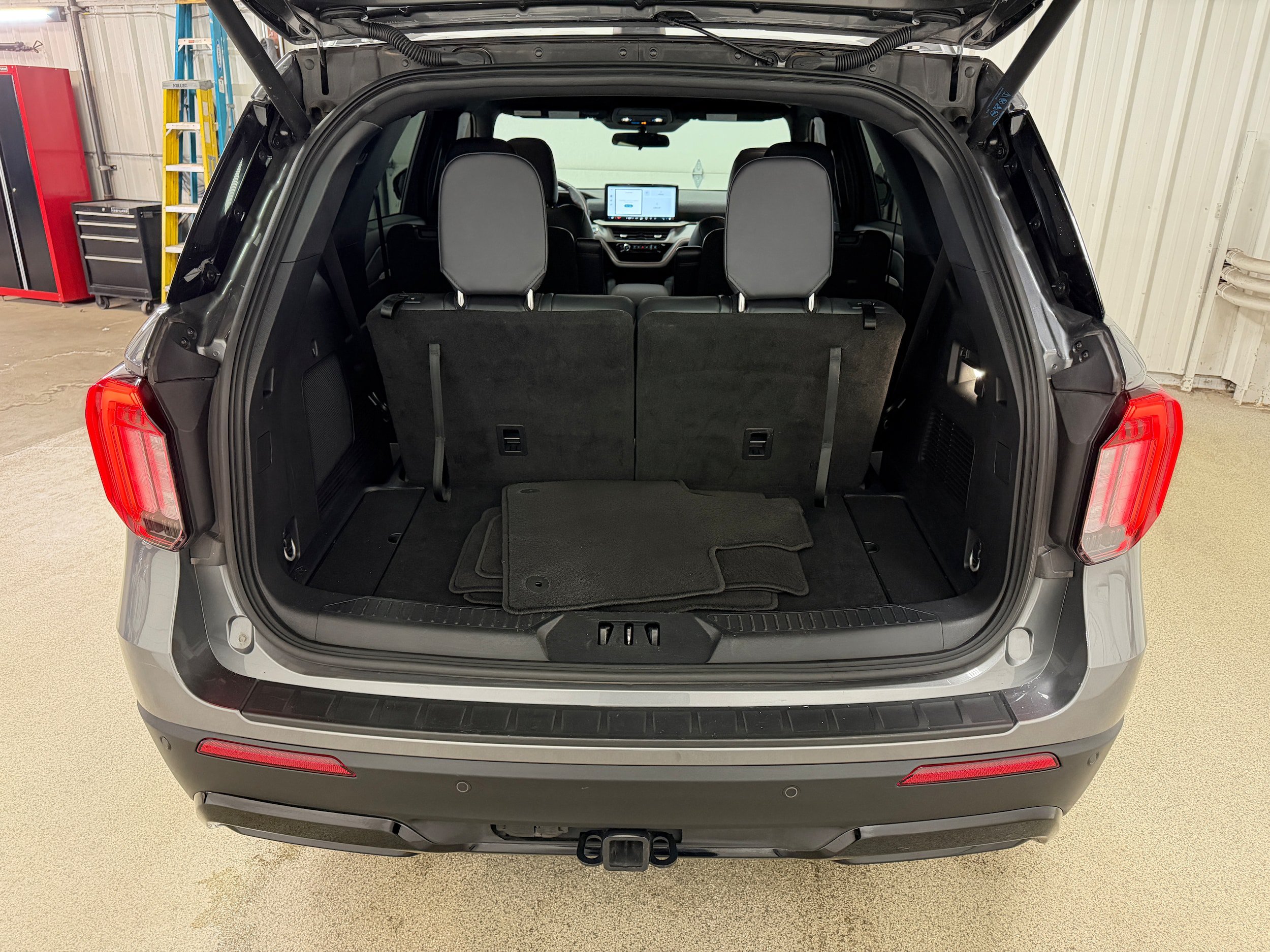 Certified 2025 Ford Explorer ST-Line AWD/4WD image 30