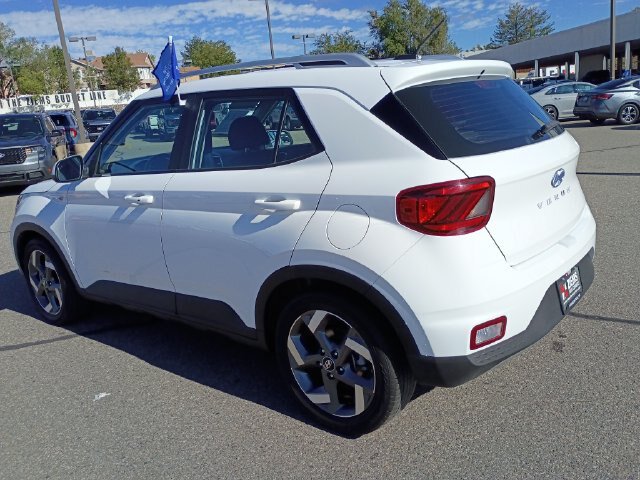 Used 2025 Hyundai Venue SEL FWD image 3