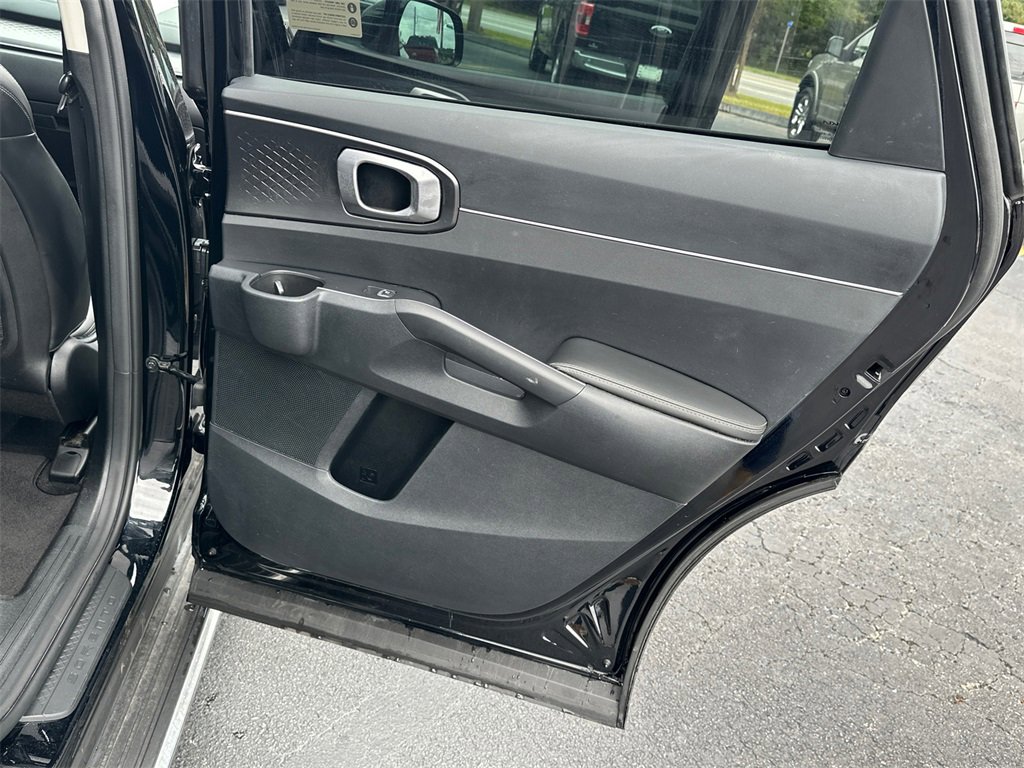 Used 2023 Kia Sorento S w/ Panoramic Sunroof Package image 16