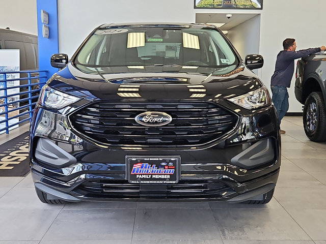 Certified 2024 Ford Edge SE w/ Black Appearance Package AWD/4WD image 3