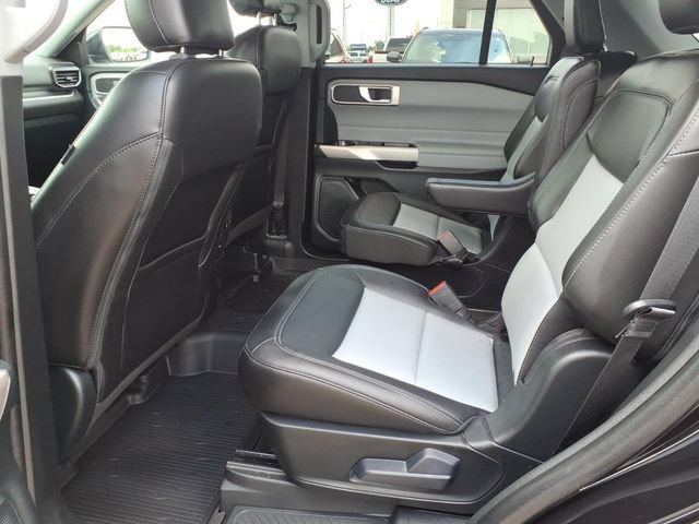 Certified 2024 Ford Explorer XLT w/ Equipment Group 202A AWD/4WD image 10