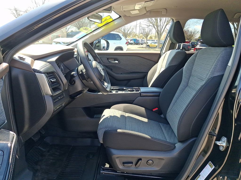Used 2023 Nissan Rogue SV AWD/4WD image 15