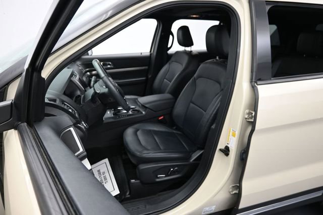 Certified 2018 Ford Explorer XLT w/ Equipment Group 202A FWD image 11