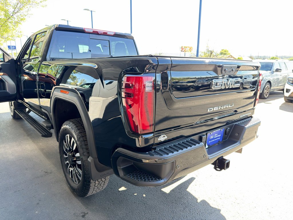 Used 2024 GMC Sierra 3500 Denali Ultimate AWD/4WD image 16