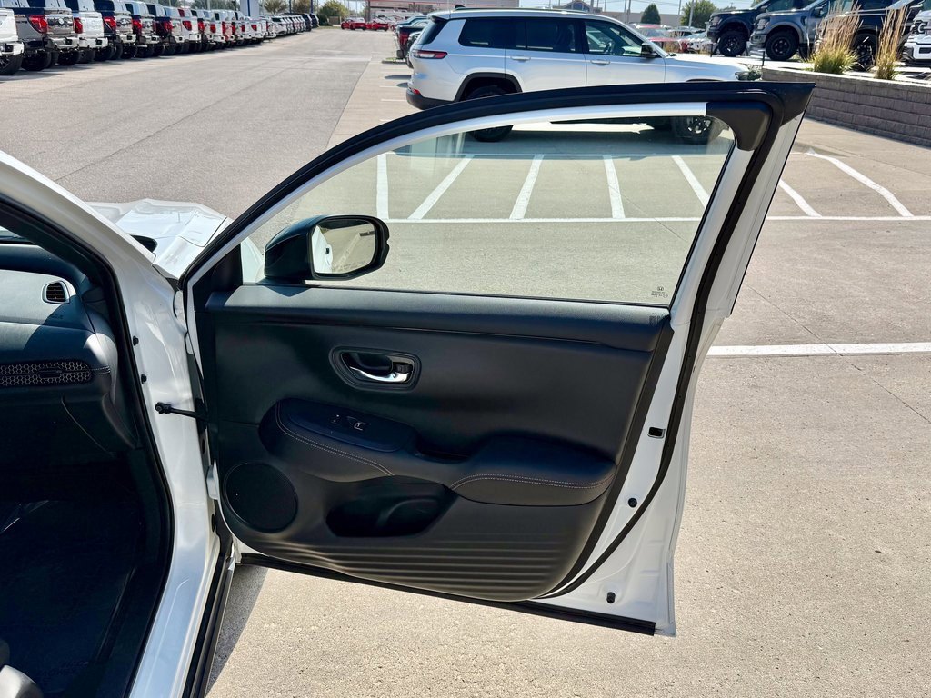 Used 2023 Honda HR-V Sport image 19