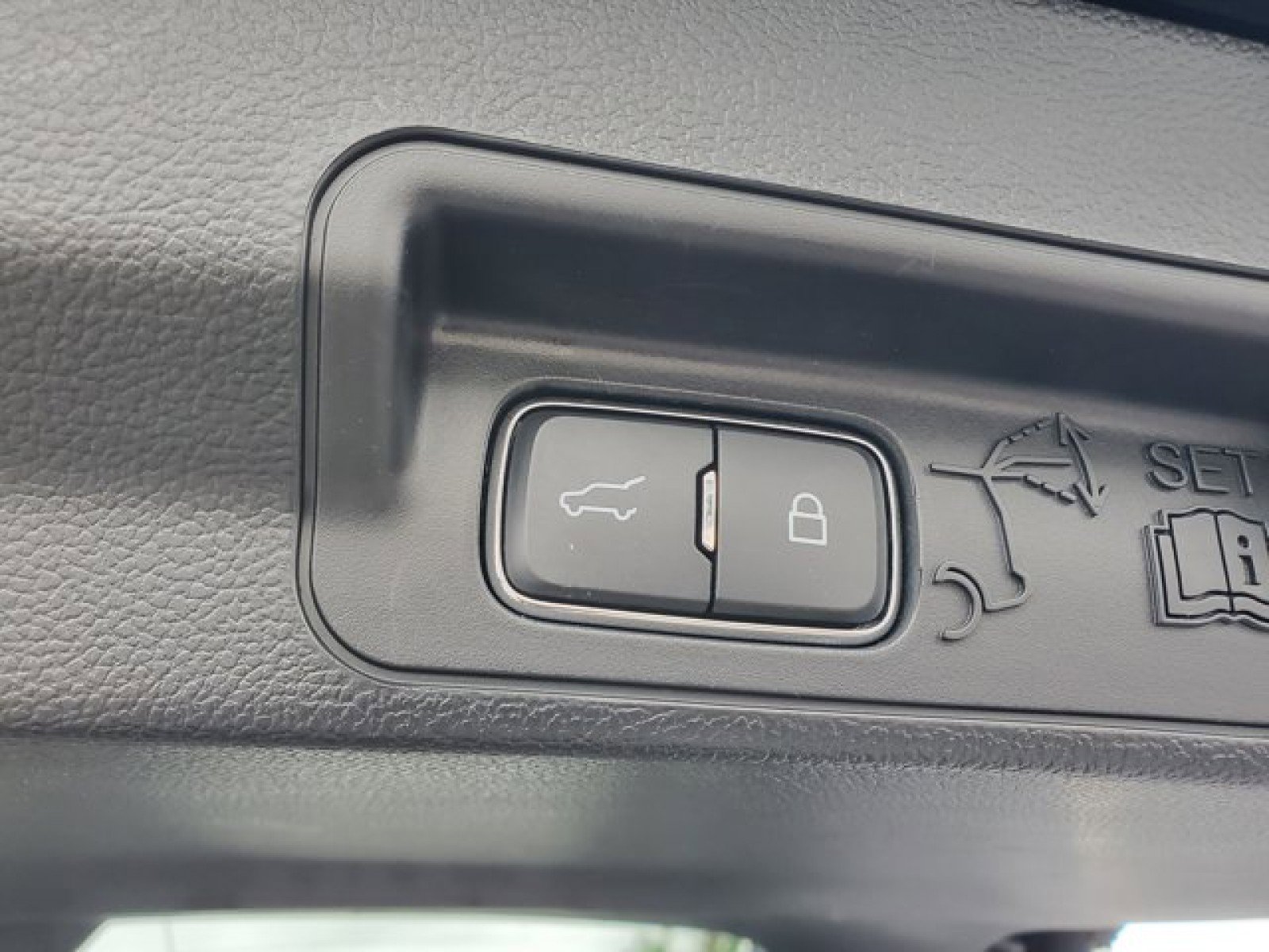 Certified 2022 Ford Explorer XLT w/ Equipment Group 202A image 9