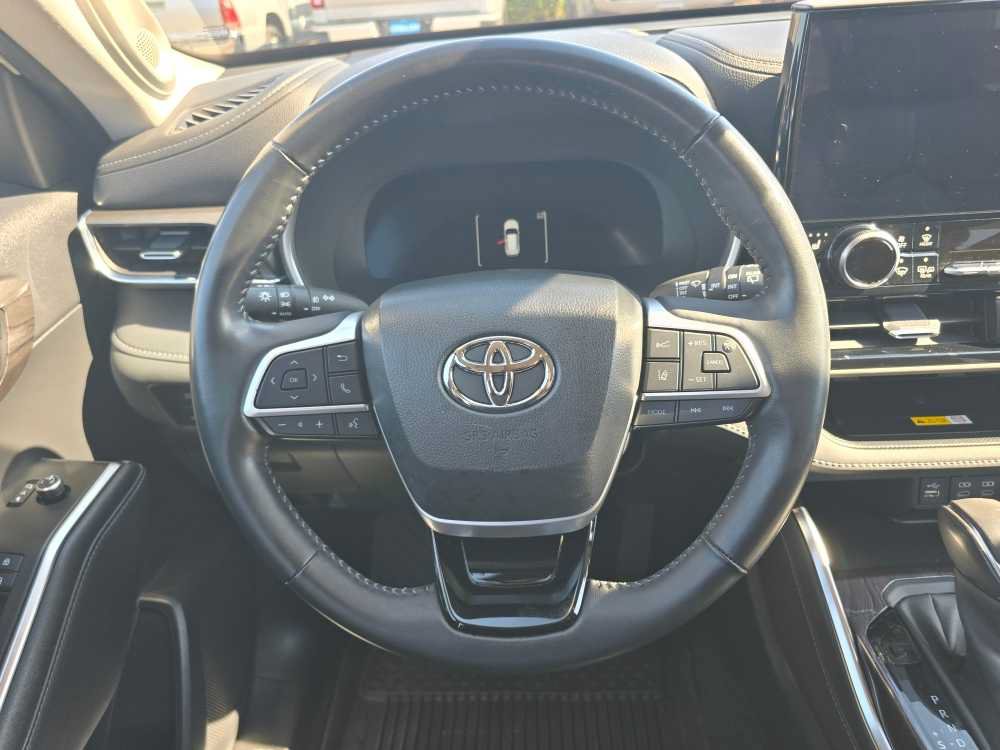 Used 2023 Toyota Highlander Limited AWD/4WD image 11