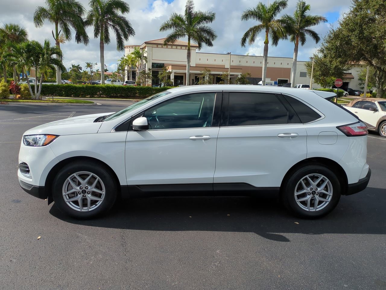 Certified 2023 Ford Edge SEL image 2