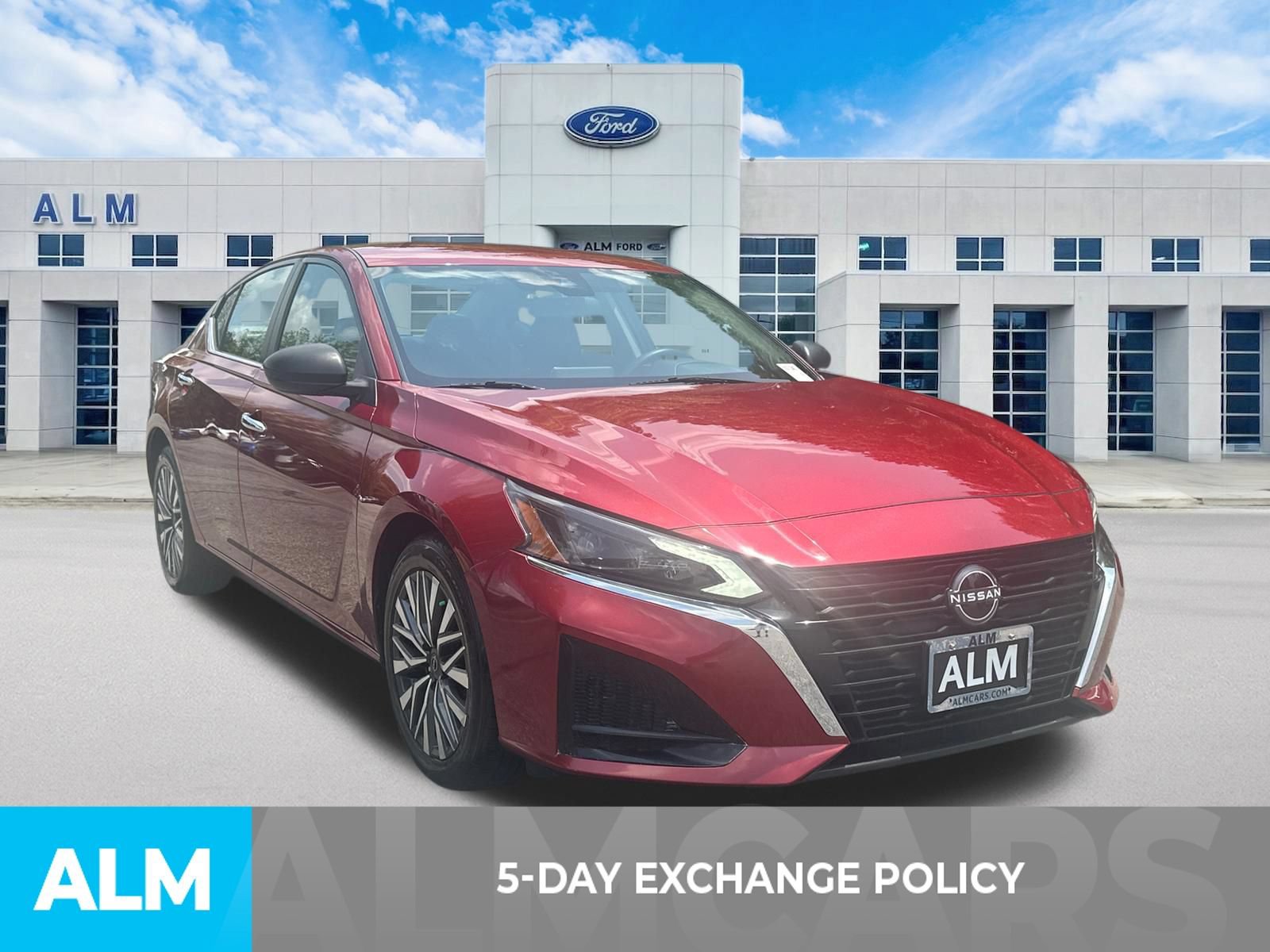 Used 2024 Nissan Altima 2.5 SV FWD image 3