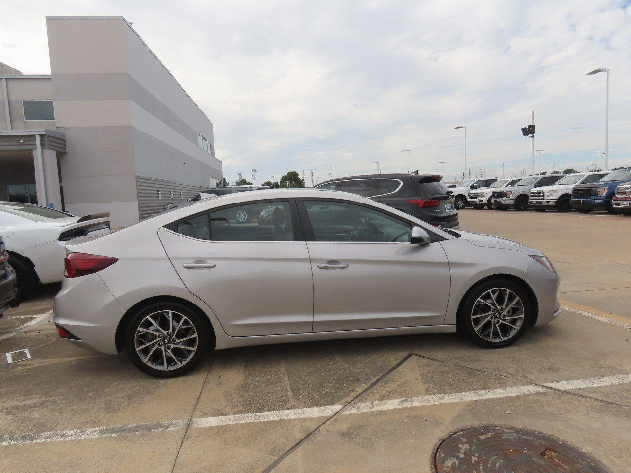 Used 2020 Hyundai Elantra Limited w/ Ultimate Package 03 FWD image 10