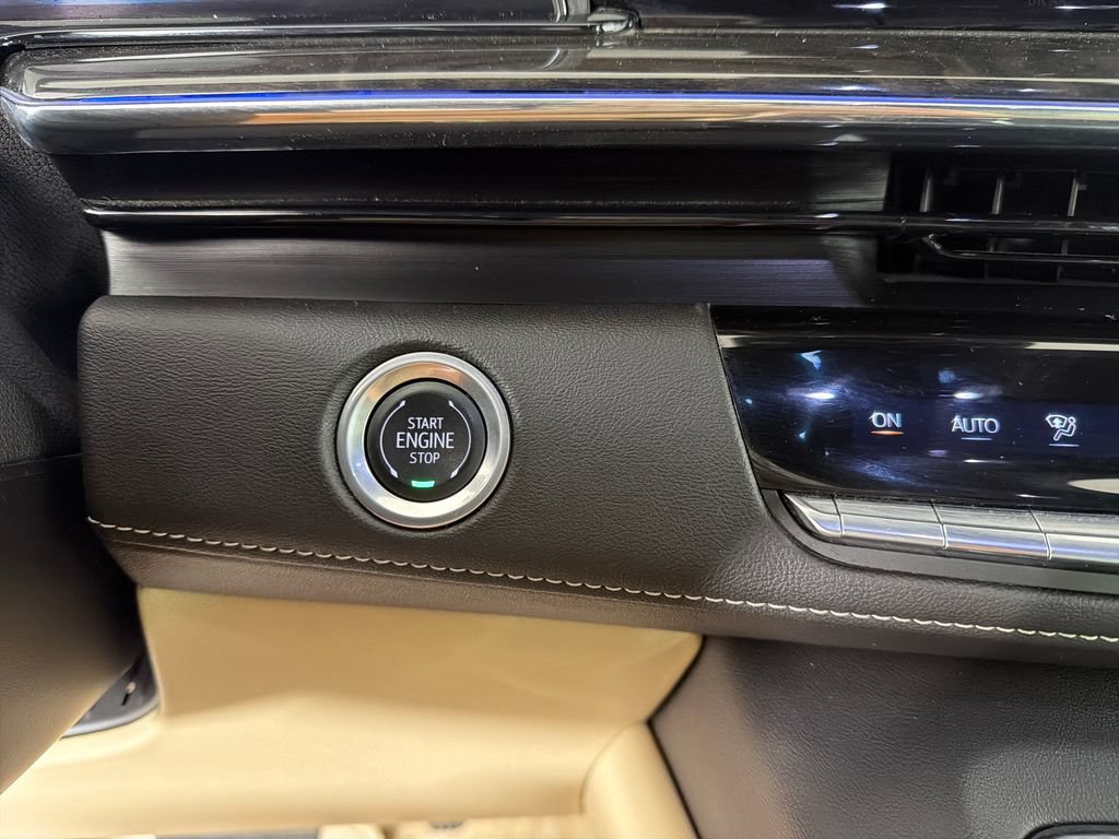 Used 2024 Cadillac Escalade Premium Luxury AWD/4WD image 15