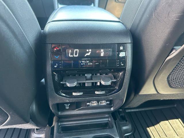 Used 2023 Jeep Grand Cherokee L Limited w/ Black Appearance Package AWD/4WD image 16