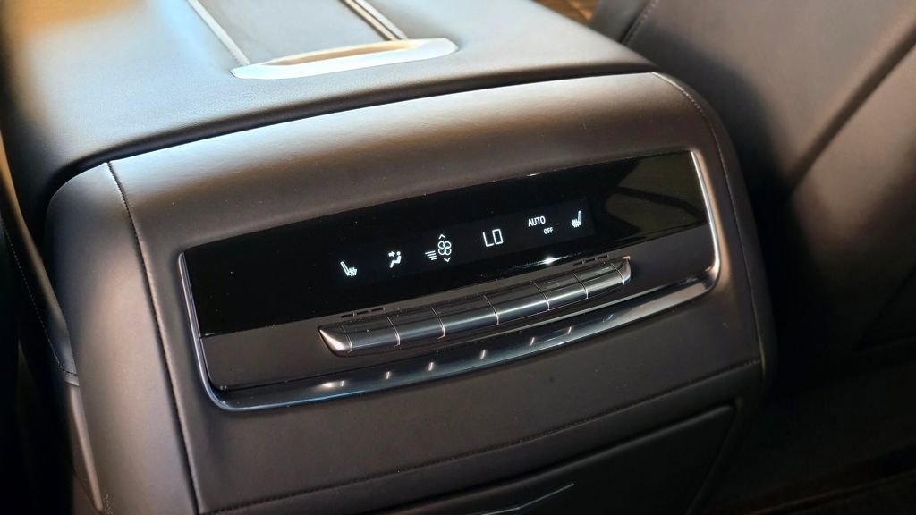 Used 2023 Cadillac Escalade ESV Sport Platinum AWD/4WD image 30