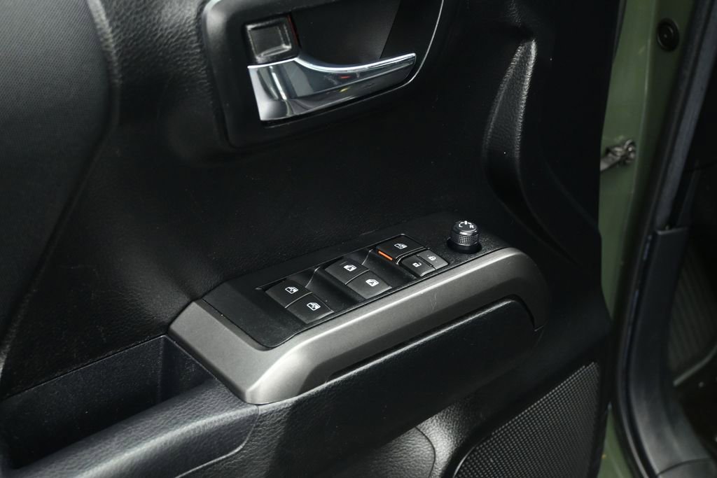 Used 2022 Toyota Tacoma TRD Off-Road w/ Technology Package RWD image 10