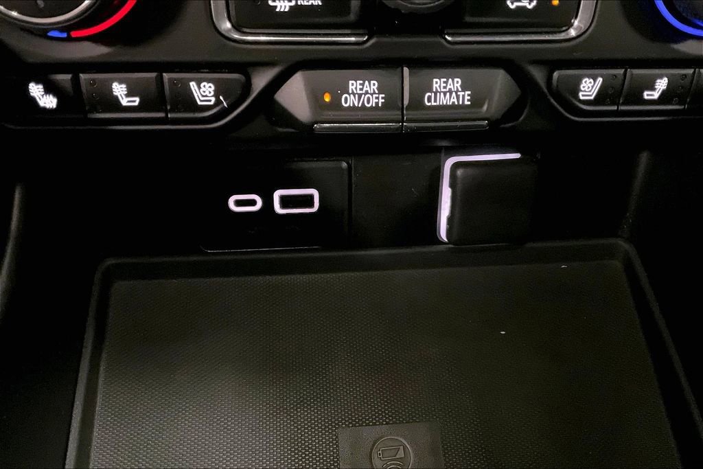 Used 2023 Chevrolet Suburban Premier image 30