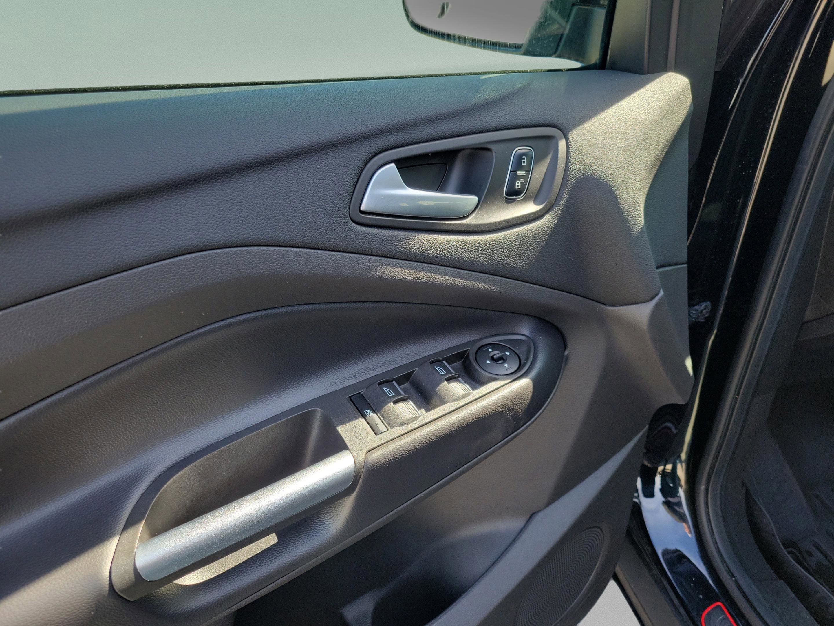 Certified 2017 Ford Escape SE w/ SE Leather Comfort Package image 6